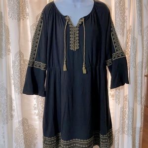 J Jill Peasant style Embroidery Scoop neck/Tassels